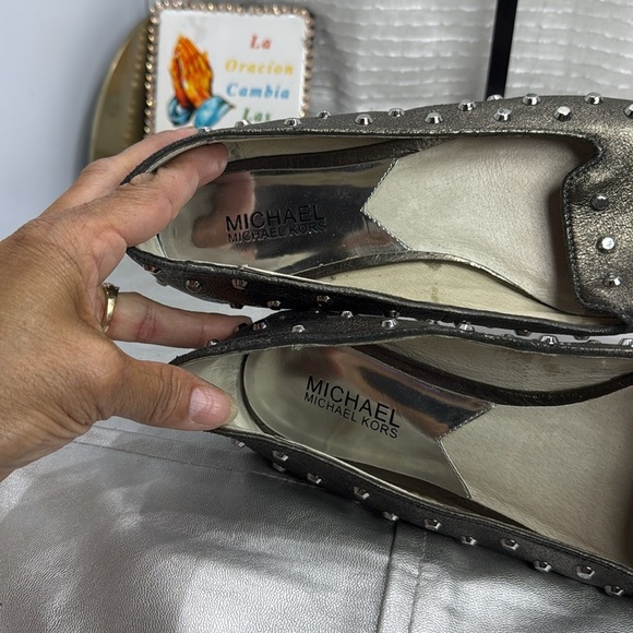 (E2) Michael Kors Ailee metallic leather flats with silver studs, size 8.5M - Picture 9 of 14